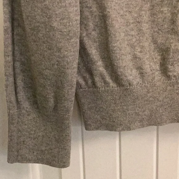 Sweater by UniQlo - Picture 2 of 3